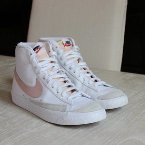 Nike Women's Blazor Mid 77 Shoes size 9